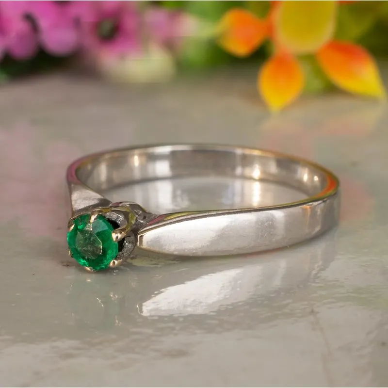 14K White Gold Round Green Emerald 4mm Ring