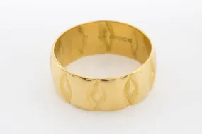 1960's 22 carat gold band with motief