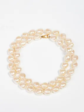 1980s Two-strand necklace in hand-knotted baroque pearls