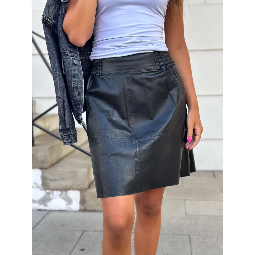 A-shape Doria skirt in soft leather quality / 51130 - Black (Nero)