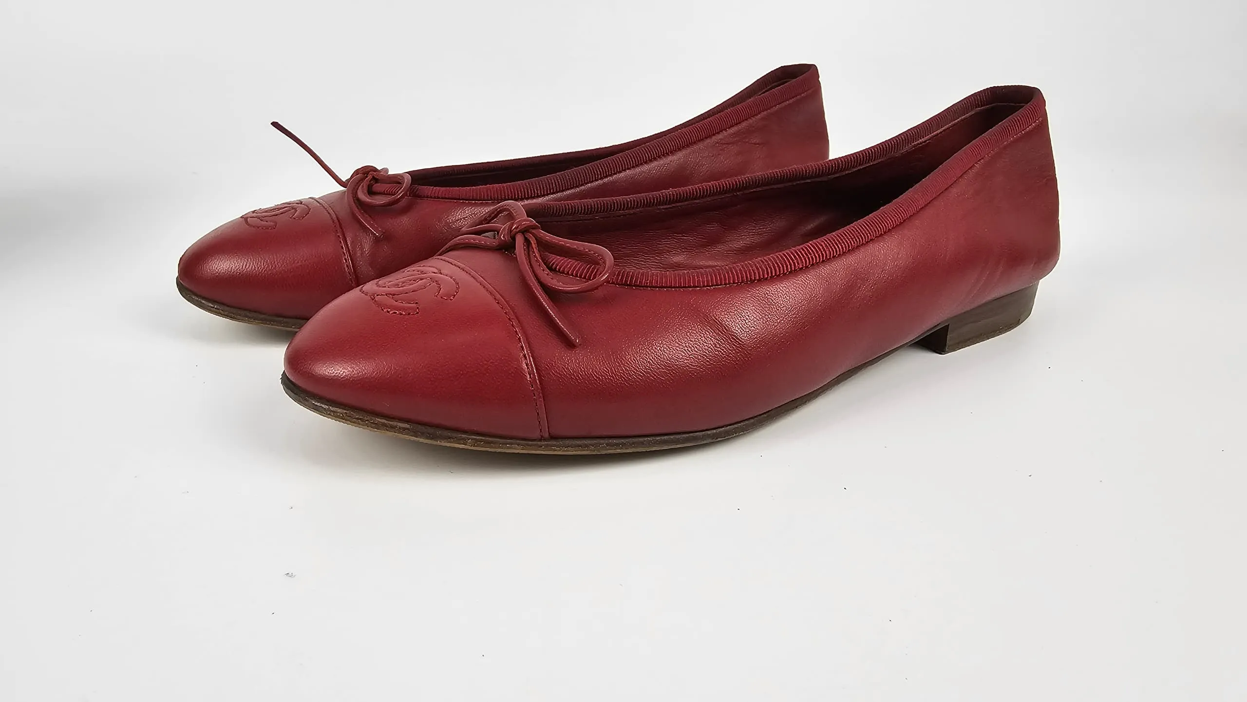 Classic Ballerina Flats in Burgundy Red