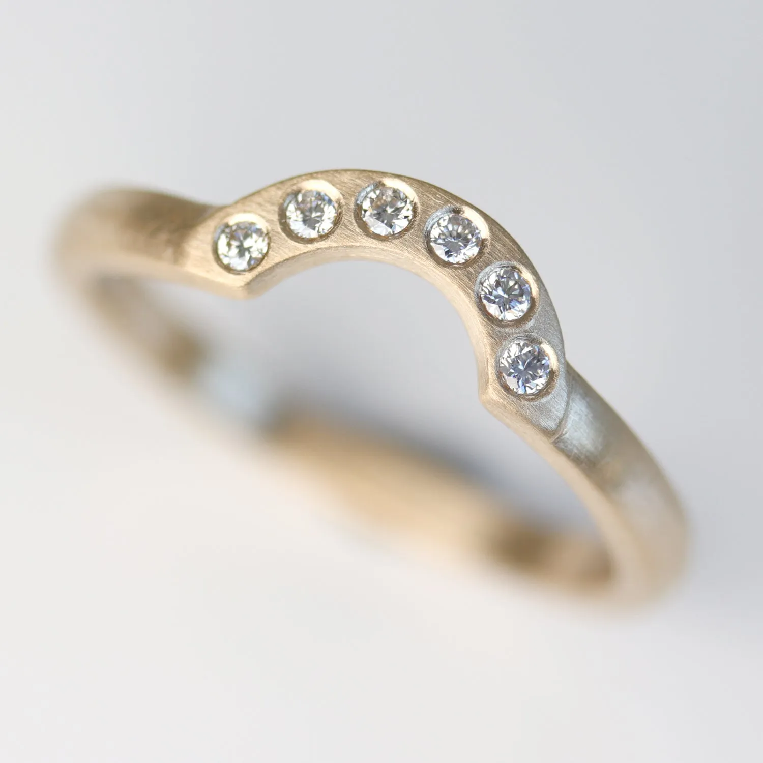 Diamond Half-Circle Contour Band