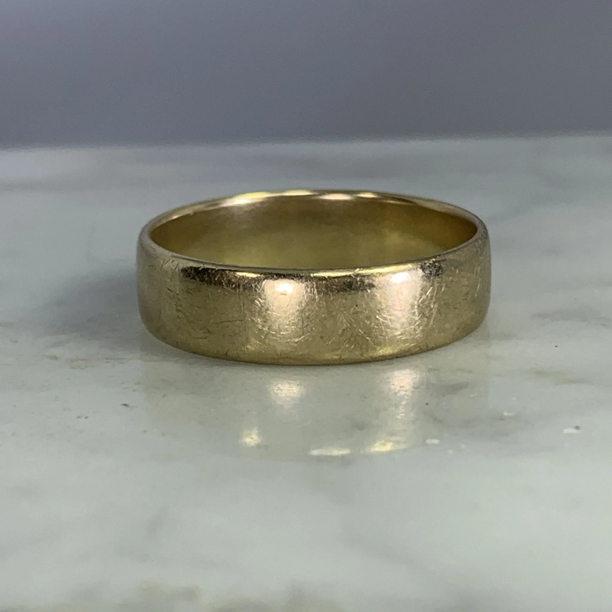 Vintage 1970s Men's Gold Wedding Band in Yellow Gold. Perfect Stacking or Thumb Ring.