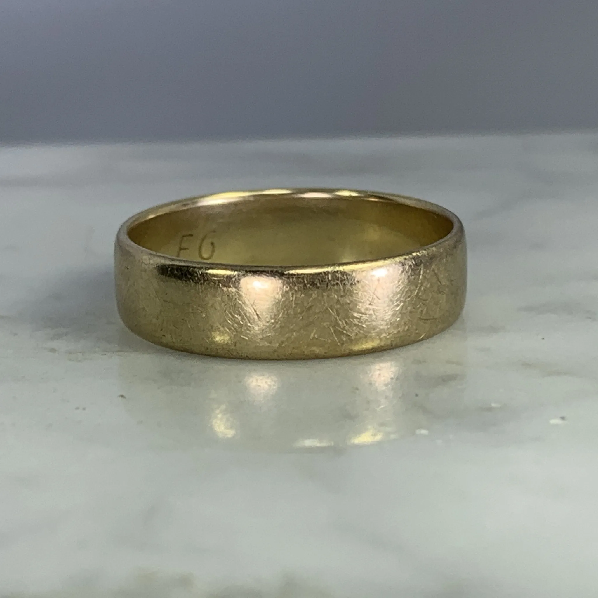 Vintage 1970s Men's Gold Wedding Band in Yellow Gold. Perfect Stacking or Thumb Ring.