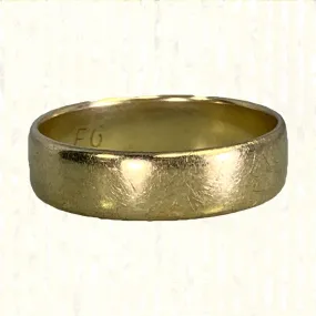 Vintage 1970s Men's Gold Wedding Band in Yellow Gold. Perfect Stacking or Thumb Ring.