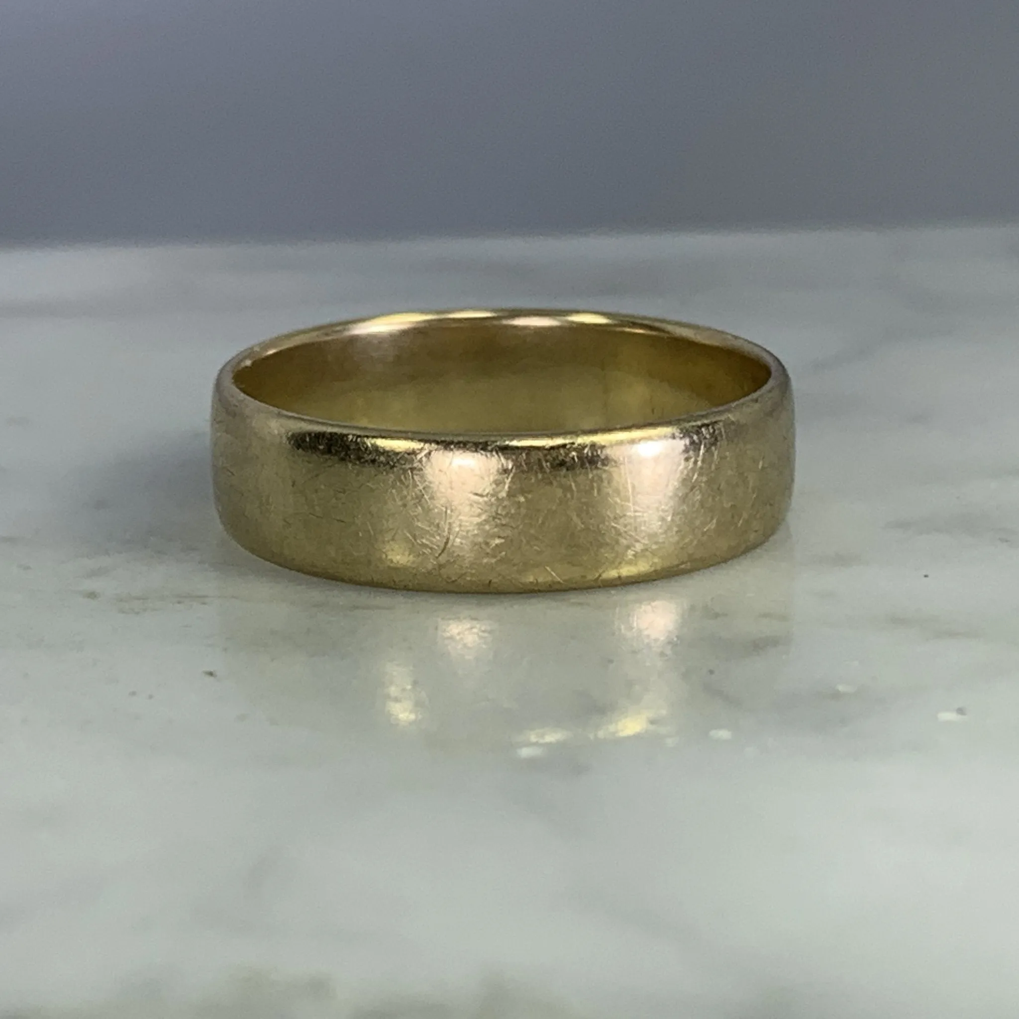 Vintage 1970s Men's Gold Wedding Band in Yellow Gold. Perfect Stacking or Thumb Ring.