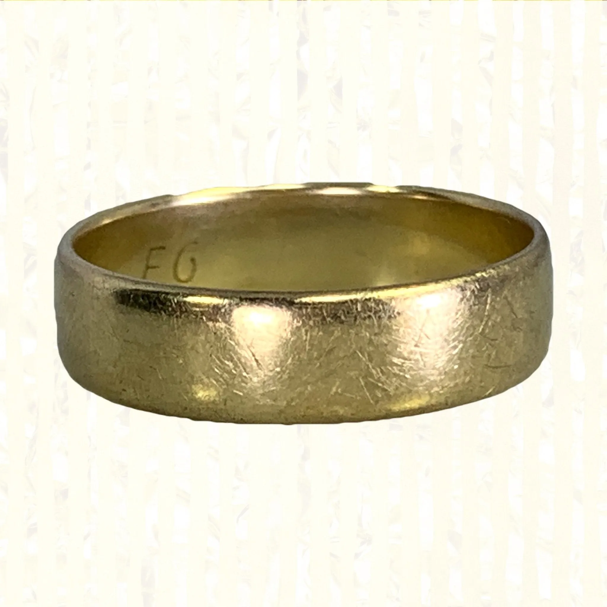 Vintage 1970s Men's Gold Wedding Band in Yellow Gold. Perfect Stacking or Thumb Ring.