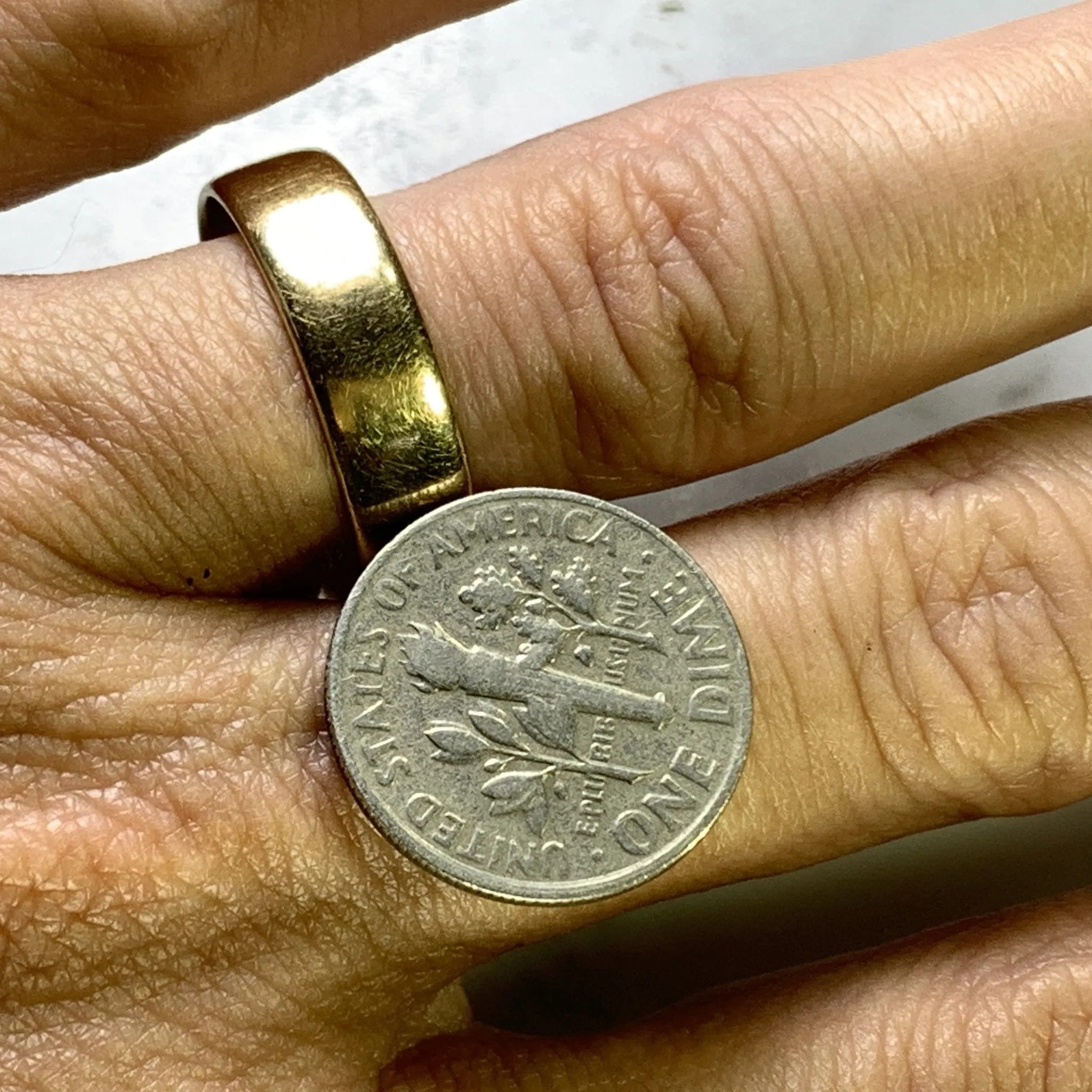 Vintage 1970s Men's Gold Wedding Band in Yellow Gold. Perfect Stacking or Thumb Ring.